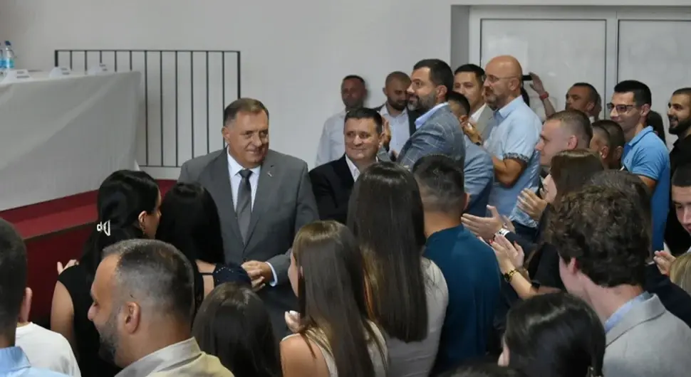 Почела сједница Главног одбора младих СНСД-а, присуствује Додик