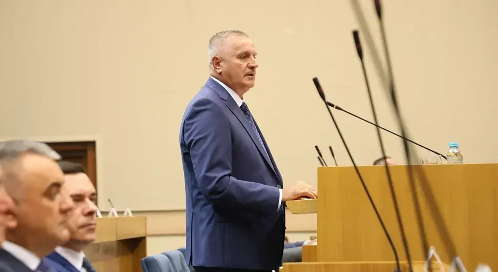 Усвојена оставка предсједника Владе Републике Српске
