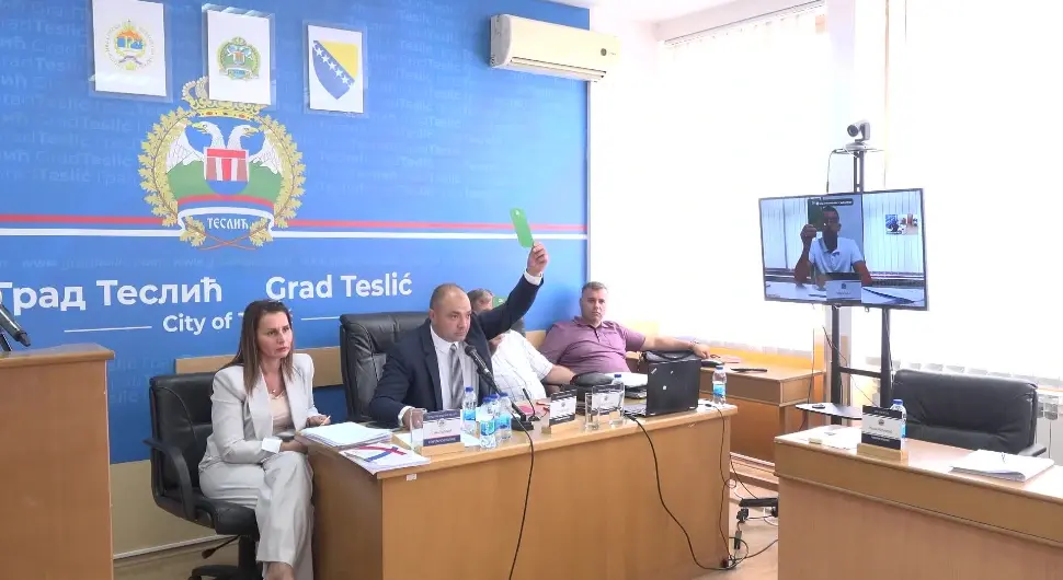 Послије фудбалског стадиона, видео конференција