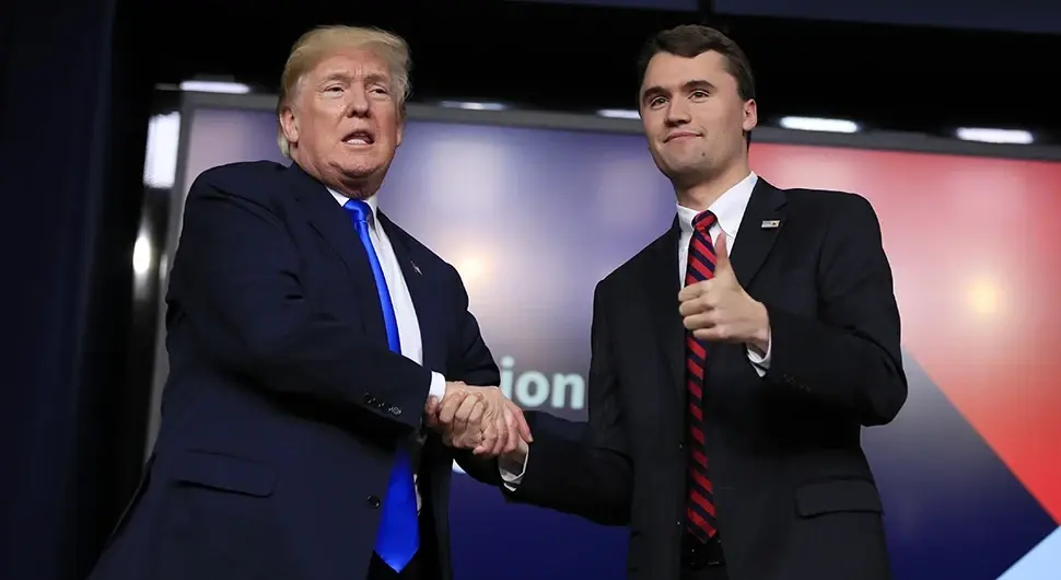 Предсједник Америке Доналд Трамп и његов савезник, активиста Чарли Кирк