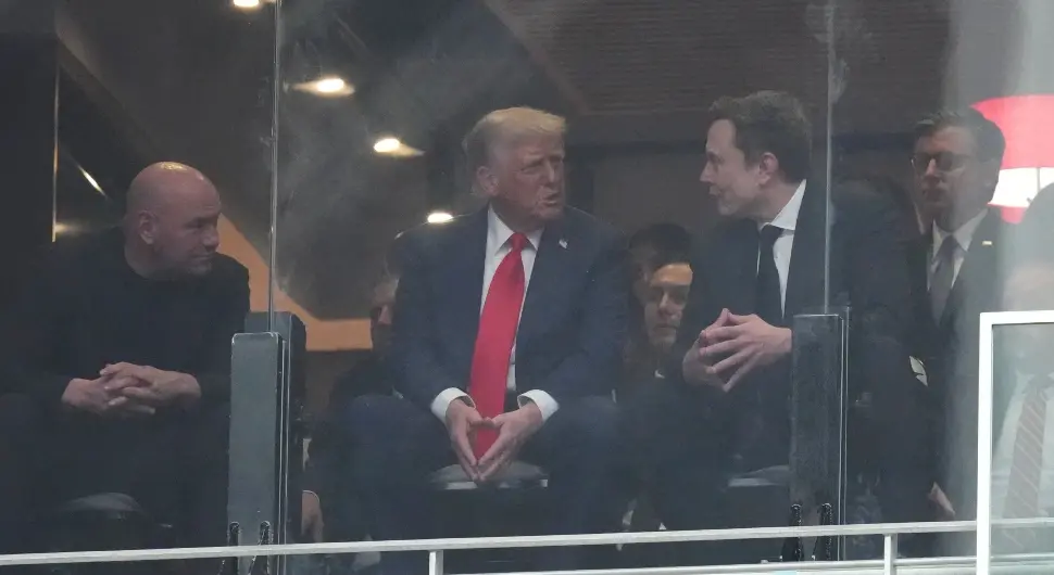 Помирење деценије? Откривено о чему су Трамп и Маск разговарали на комеморацији Кирку