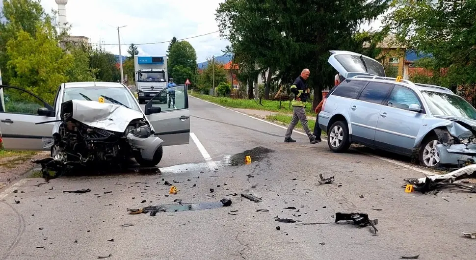 Тежак удес код Котор Вароша: Пет особа повријеђено
