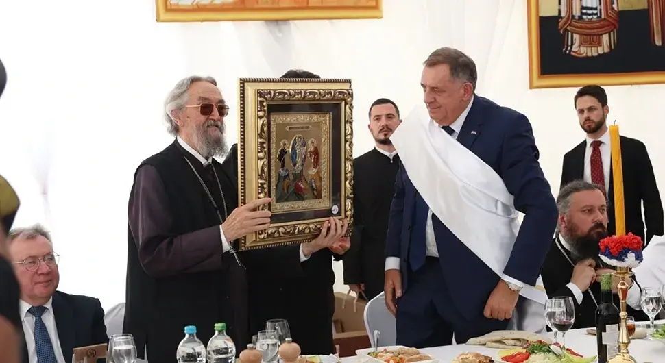 Служење прве Свете архијерејске литургије у српско-руском Храму - историјски дан за Српску