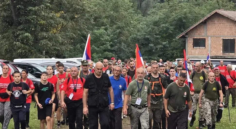 Учесници марша ''Стазама егзодуса'' стигли у насеље Стог код Возуће