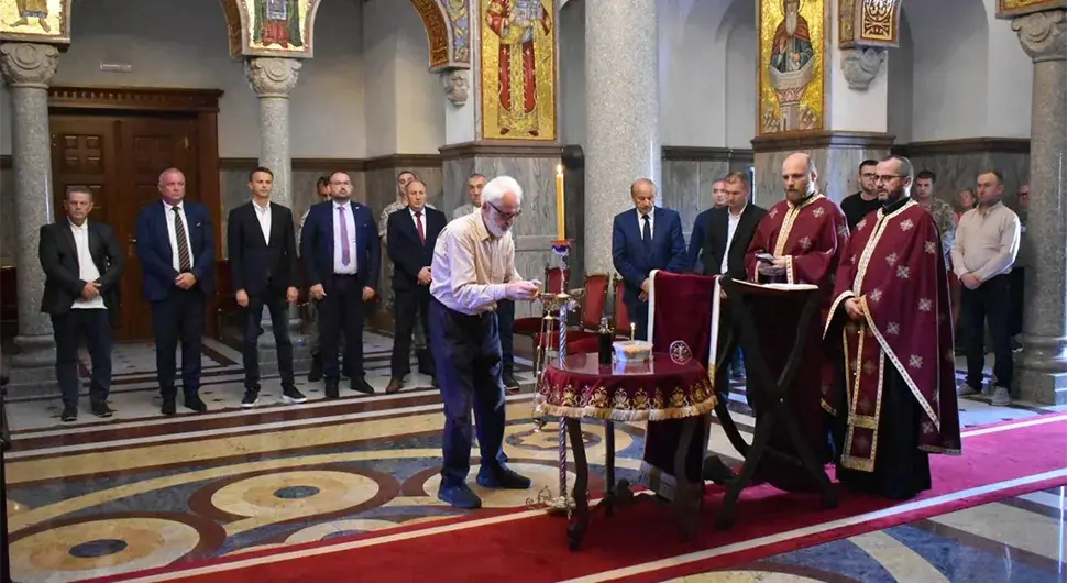 Служење парастоса погинулим борцима и убијеним цивилима