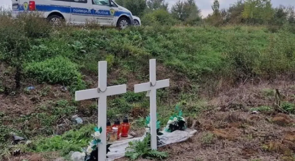 Украден крст са мјеста тешке несреће у којој су погинула два брата и сестра