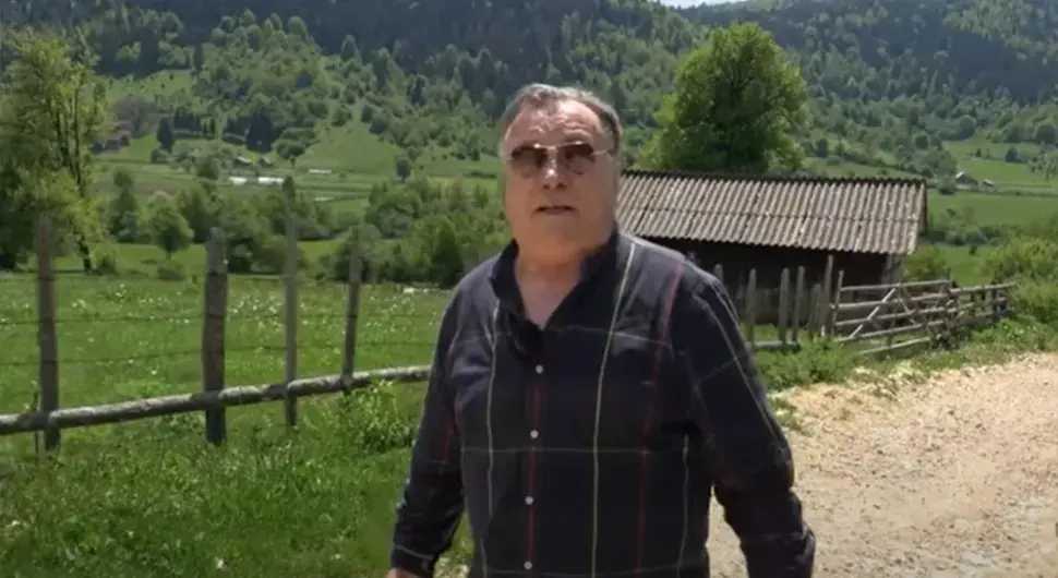 Халид Бешлић пјевач