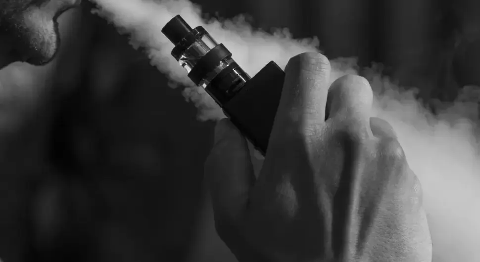 Električna cigareta, vejp, pušač
