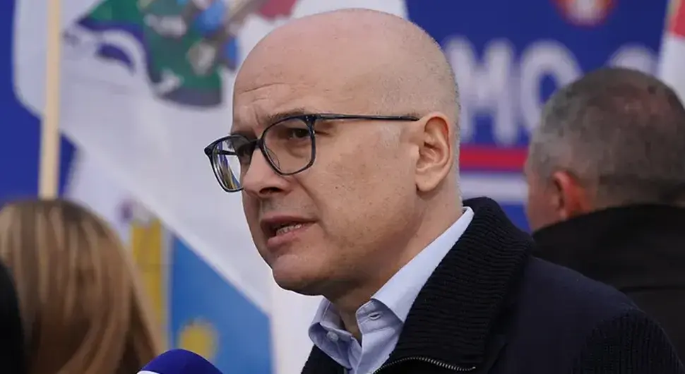MILOŠ-VUČEVIĆ-080925