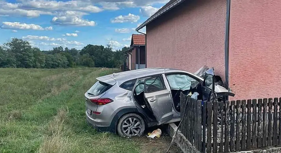 Тешка саобраћајна несрећа код Бијељине: Једна особа погинула
