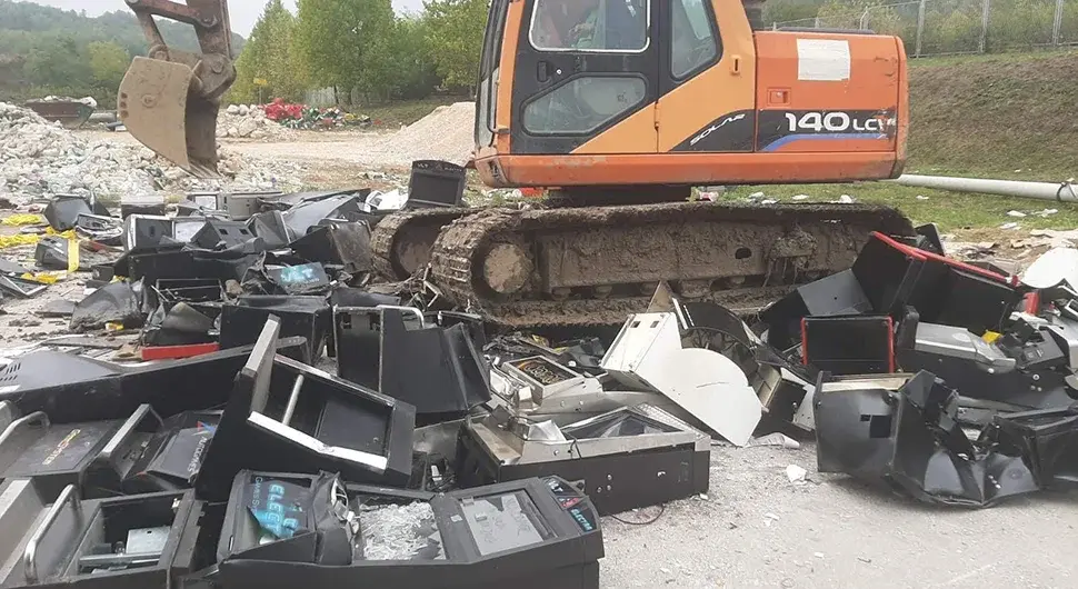 Уништени апарати за игре на срећу