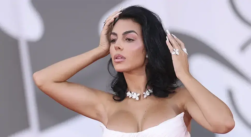 Georgina Rodriguez се хвали вјереничким прстеном