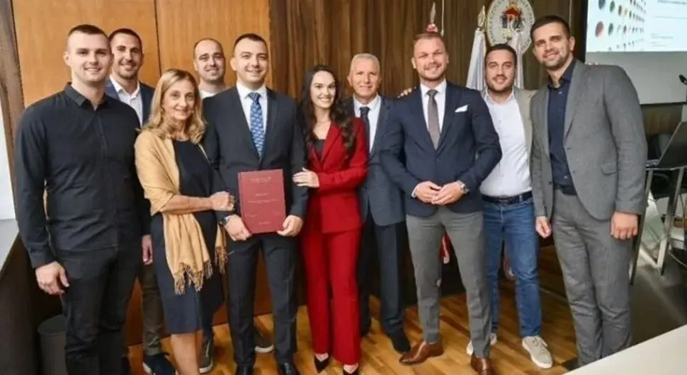 Савановић прославио диплому