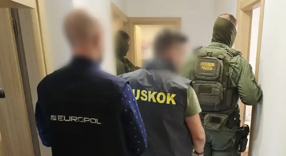 Разбијена мрежа кријумчара, ухапшен вођа организације: Мигранти стизали у Сарајево из Турске
