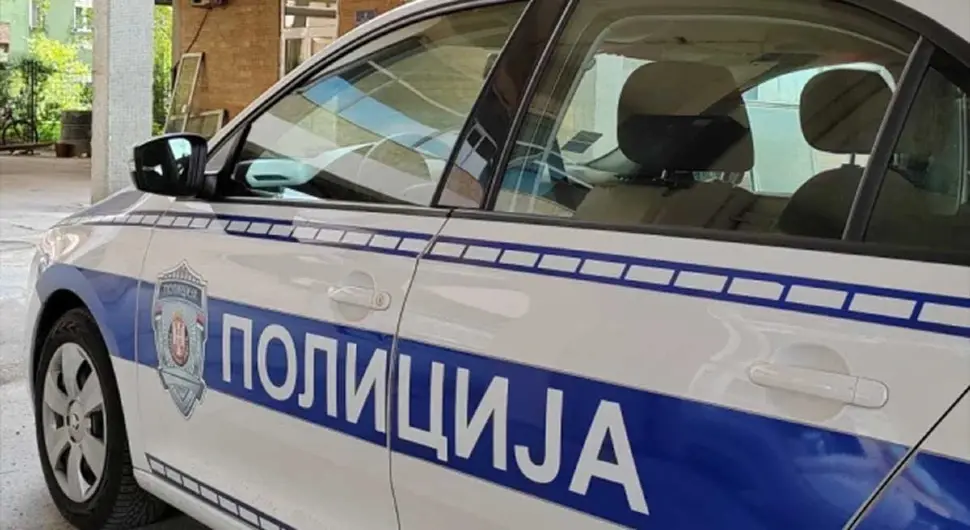 Полиција на ногама: Унук осумњичен да је заклао бабу и дједа