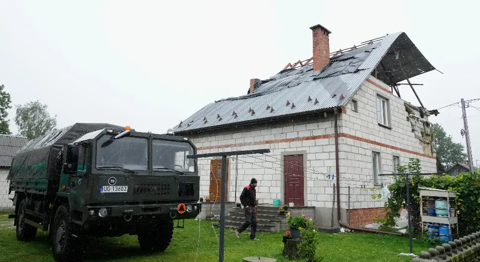 Преокрет: Кров куће у Пољској није разнио дрон него ракета испаљена из Ф-16?