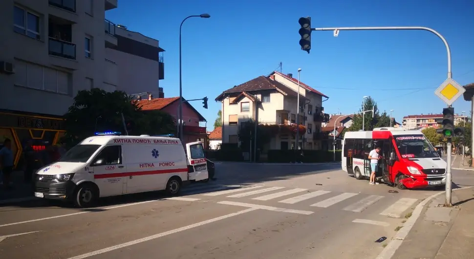 Удес буса и аута у Бањалуци, хитна на терену има повријеђених