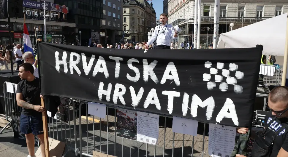 Протест у Загребу: "Нисмо усташе, али ћемо устати"