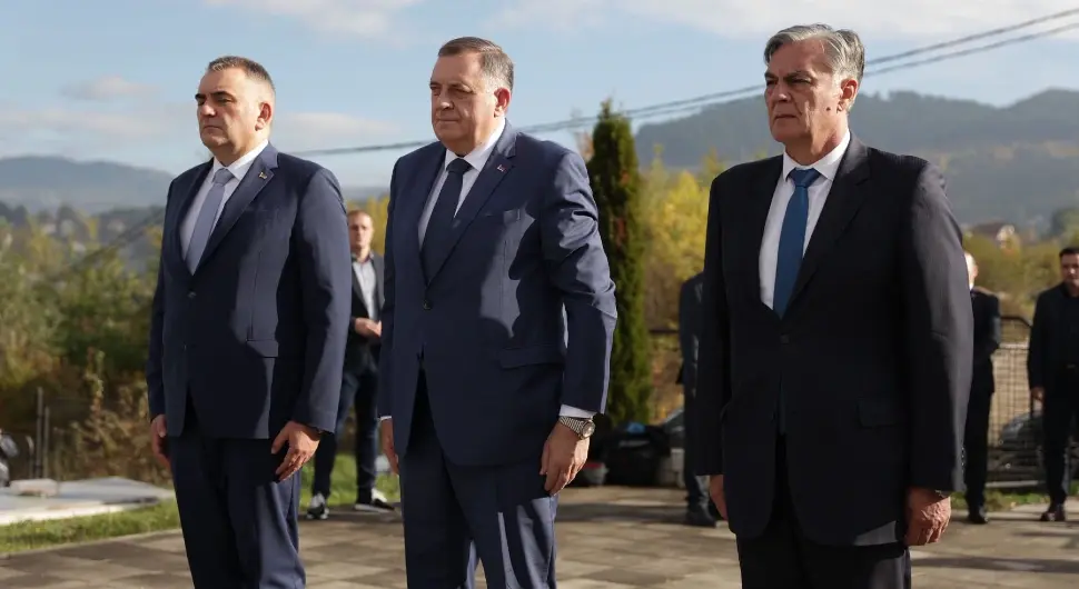 Додик, Минић и Каран положили вијенце на војничком гробљу у Миљевићима
