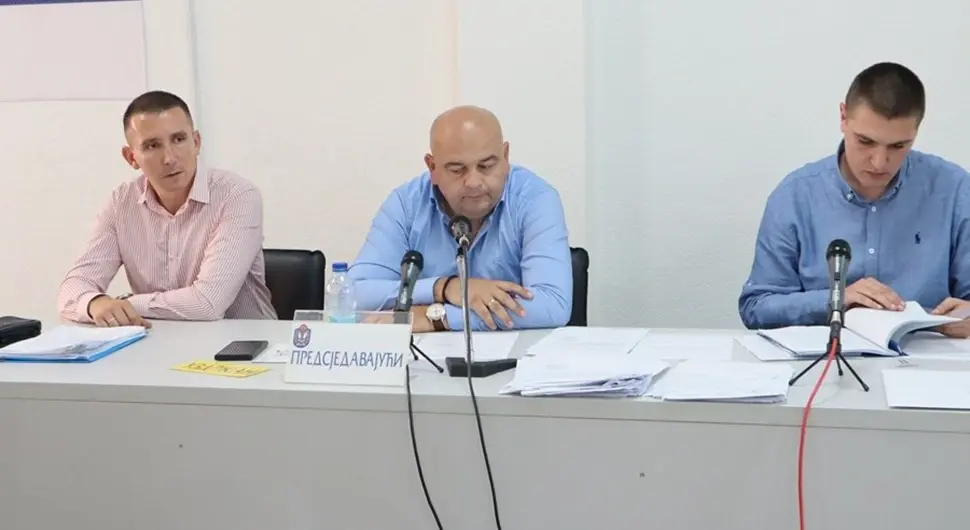 Поднесен извјештај: Вујовић писао да раде, а радници нису ни у држави