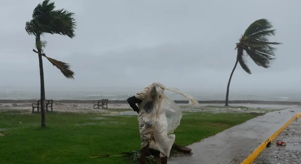 Најјача олуја на свијету стигла до острва, удари вјетра 295 km/h: Угрожени милиони људи