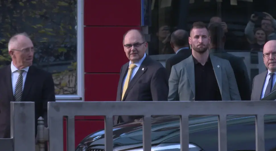 Је ли ово Шмитова опроштајна посјета?