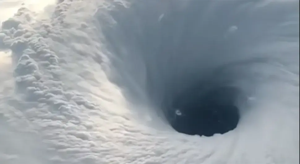 Лажни видео снимци ајкула на Јамајци постали вирални