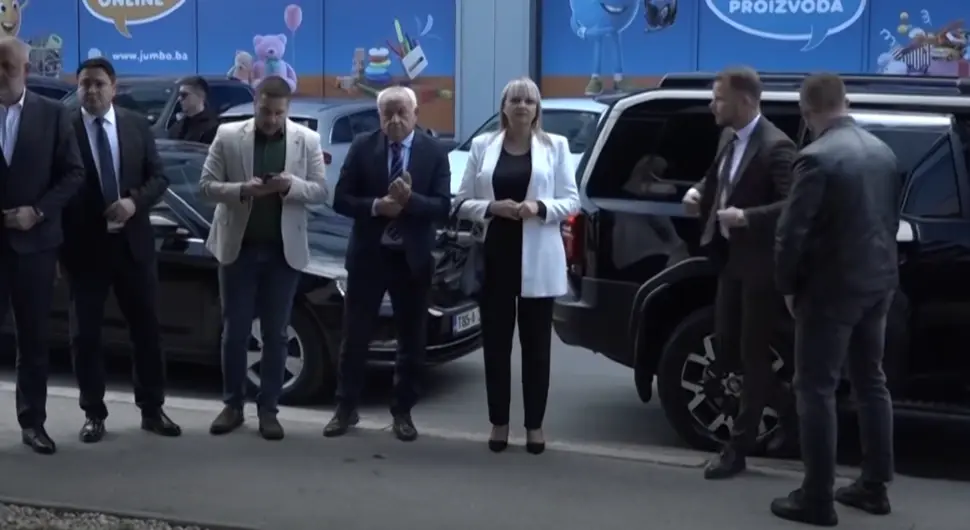Станивуковићев "предсједнички" долазак пред СДС предмет критика