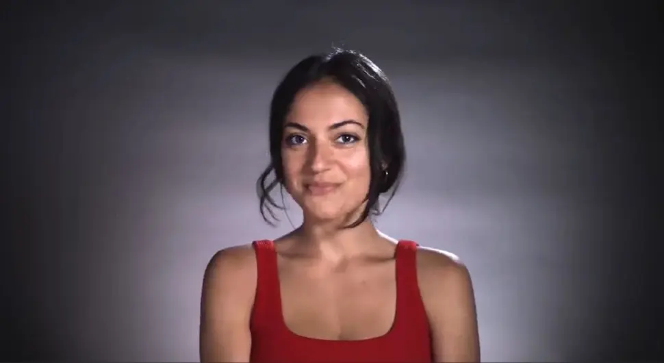 ''Као анђео'' Глумица показала груди у провидној хаљини и привукла пажњу свих