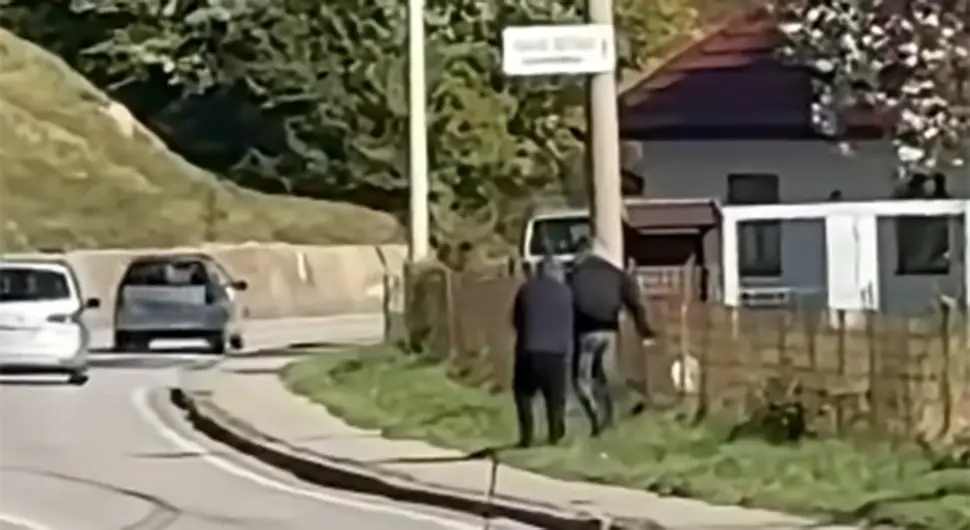 Пијани ходали улицом у Турбету