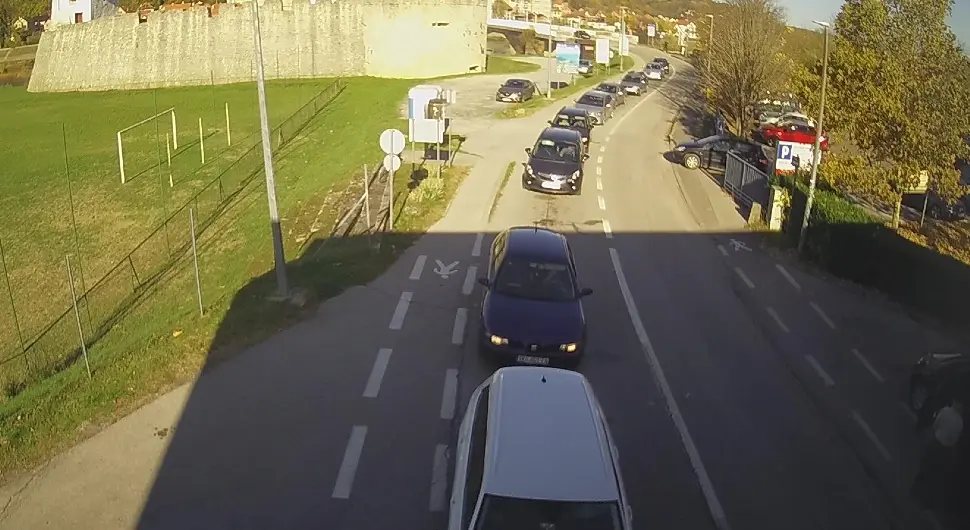 Појачан саобраћај на улазу из правца Хрватске