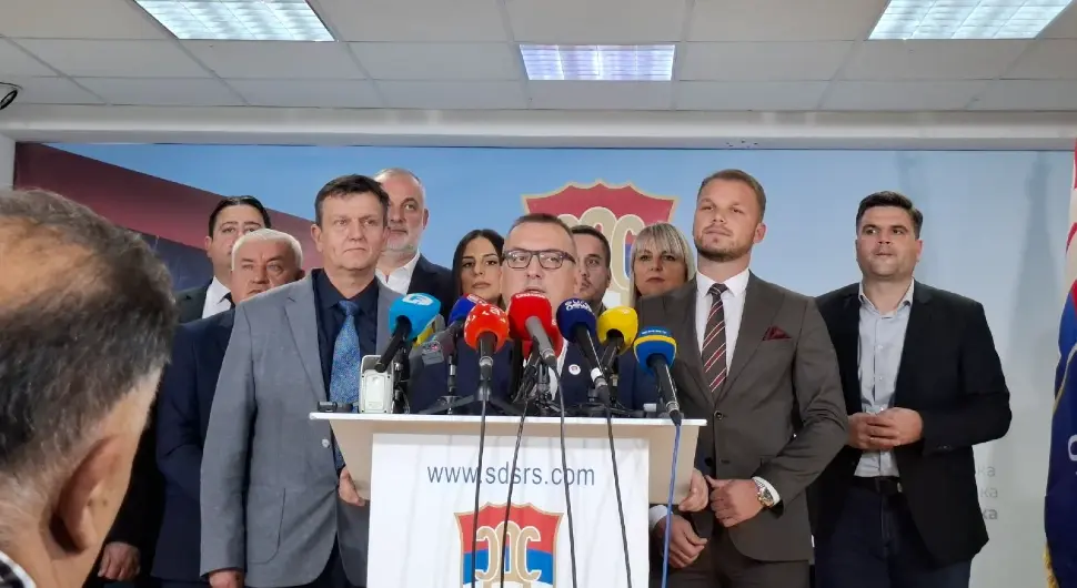 Огласио се Радуловић након информација да му Станивуковић ''растура'' већину