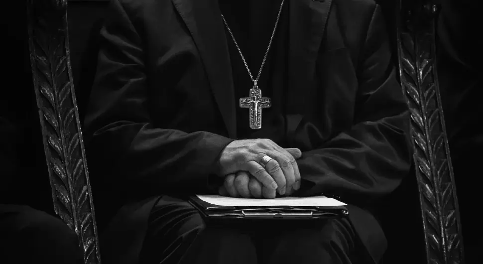 Скандал у цркви: Бискуп поднио оставку након истраге да је имао 17 љубавница