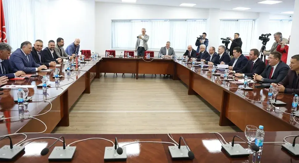 Неупитна подршка Карану од свих коалиционих партнера