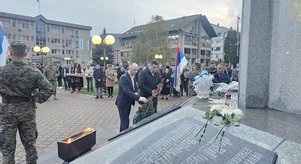 За слободу и Српску: Угљевик се поклонио својим херојима уочи крсне славе општине
