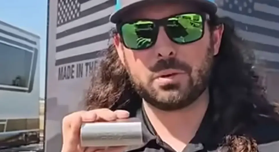 Десет милиона људи гледало јутјубера како обија браву, услиједила драма