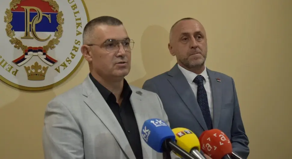 Егић и Кустурић потписали измјене протокола о сарадњи