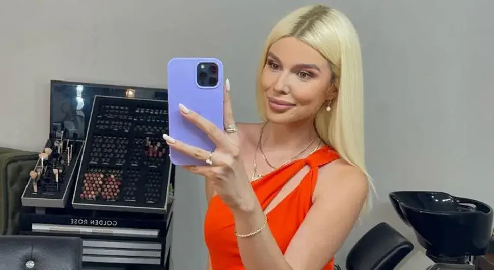 Маша Зиповски