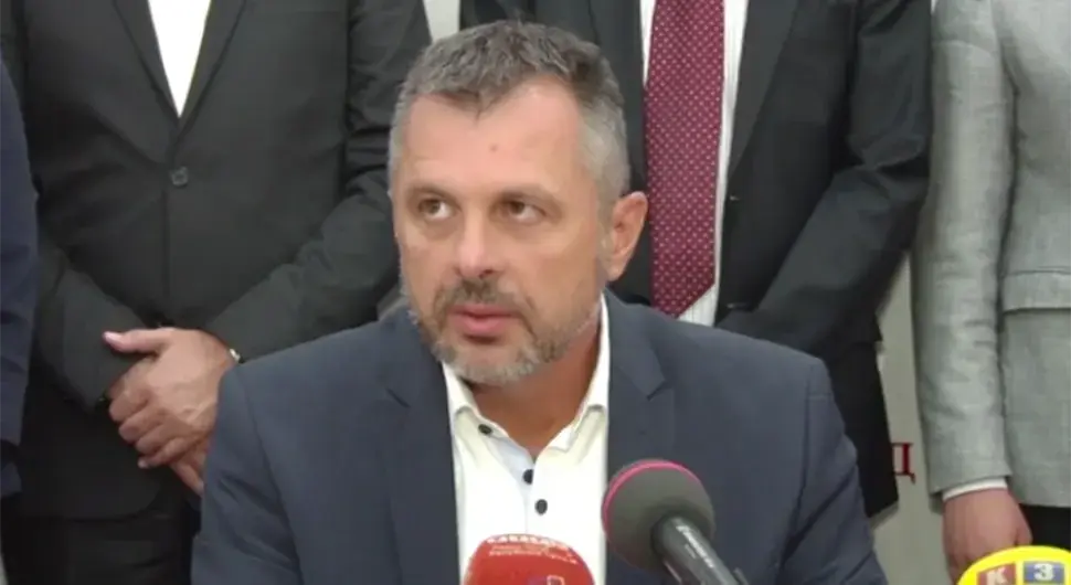 Први неспоразум у новом политичком покрету? Радојичић подржао Бланушу