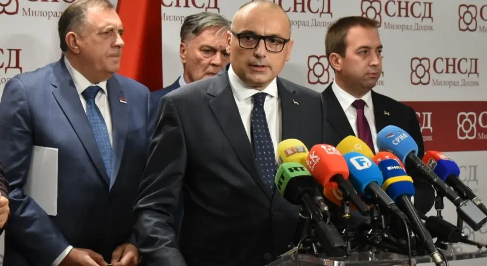 Бањац: Јасно рећи "не" наметању, "да" слободи воље грађана
