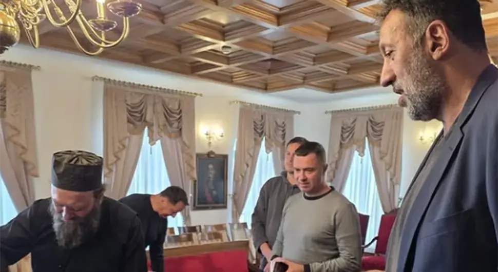 Владе Дивац пoсјетио Хиландар након тешке операције