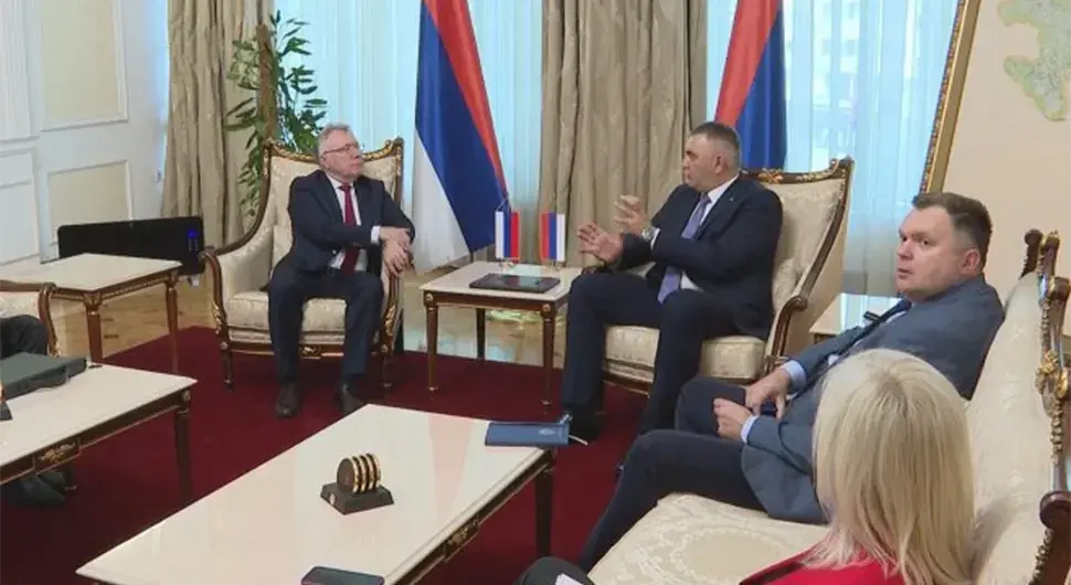 Минић са Калабуховом: Сарадња Српске и Русије заснива се на пријатељским односима и поштовању