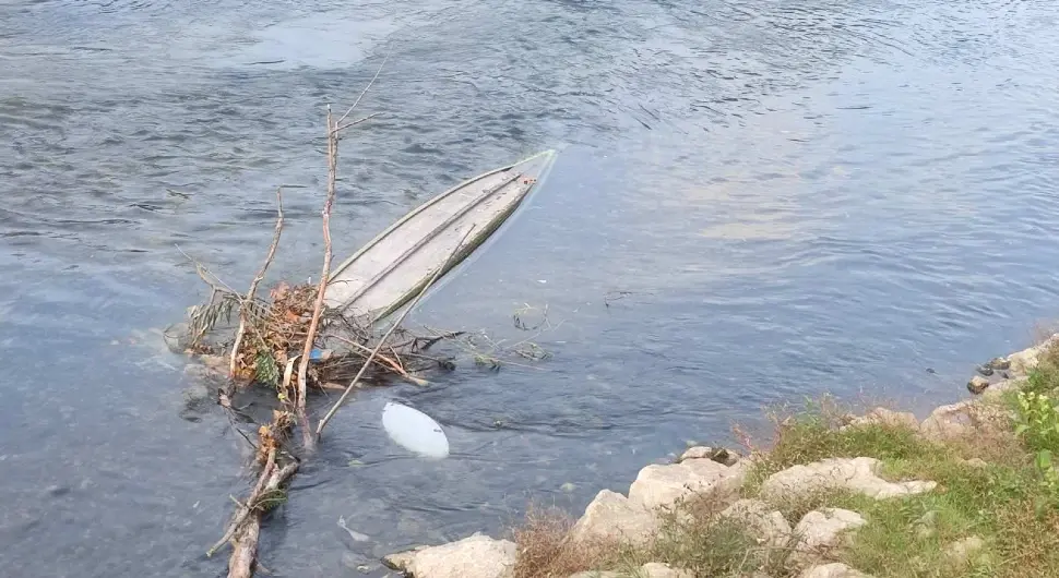 Бањалучани позивају да се из Врбаса извуче потонули дајак
