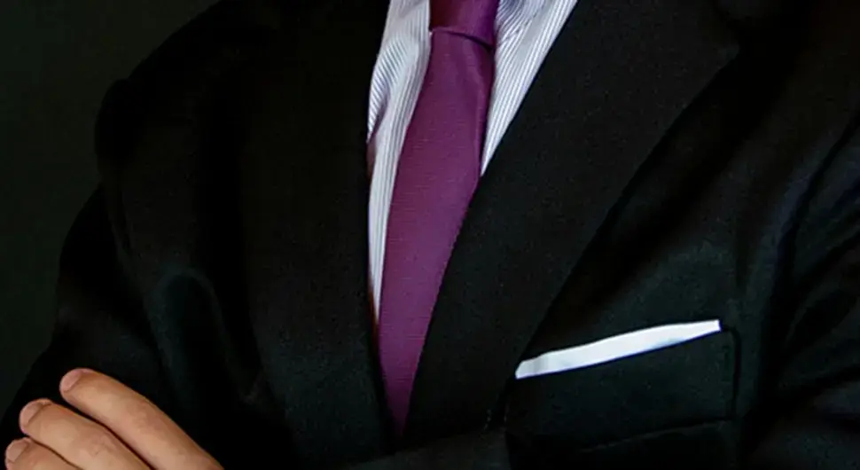 Љубичаста кравата носи скривену поруку