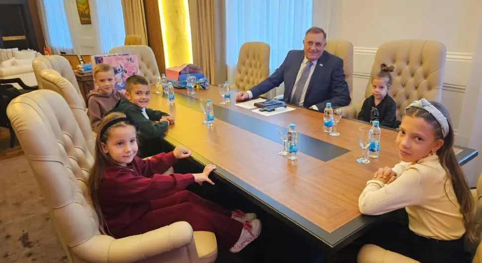 Додик: У кабинету данас најдража делегација