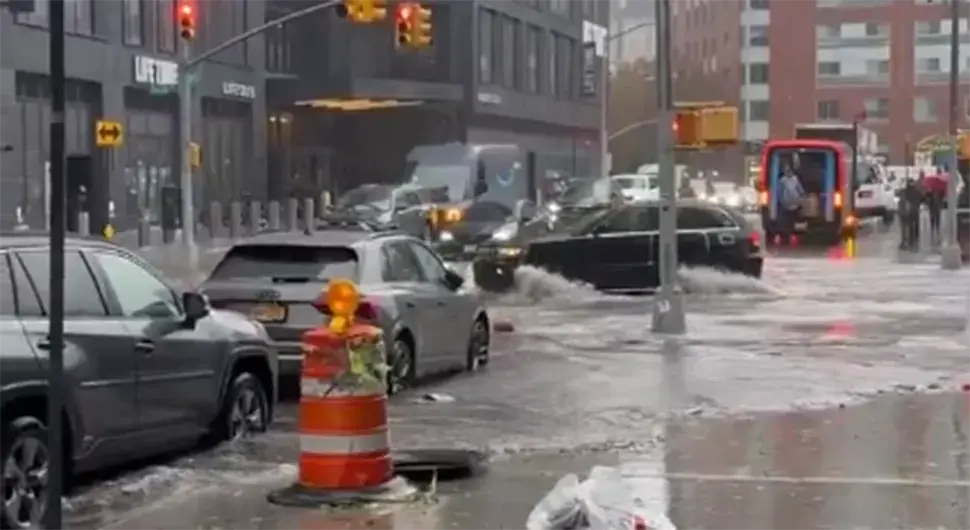 Обилне кише погодиле Њујорк, има страдалих