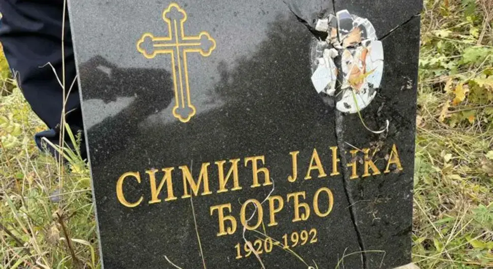 Поново вандализам: Разбијен споменик на православном гробљу
