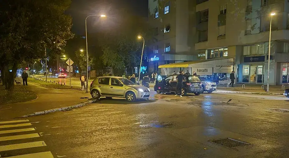 Судар три аутомобила на раскрсници у Бањалуци