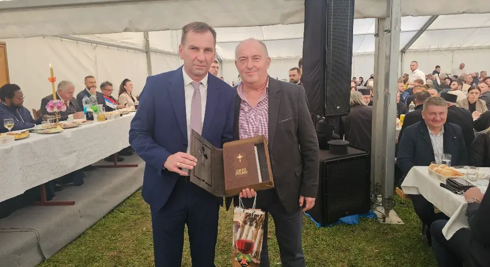 Знак захвалности хуманих људи: ДДДК "Рудар" даривао начелника Угљевика