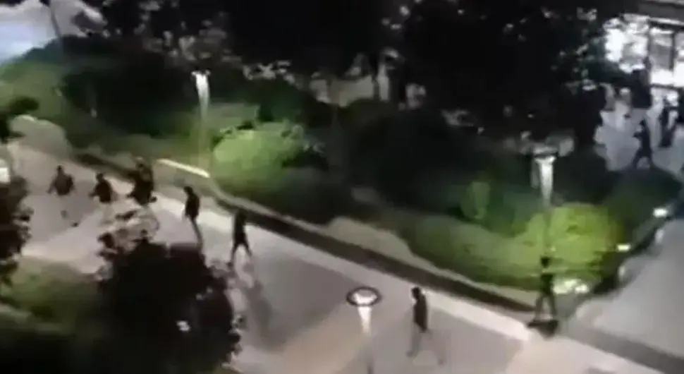 Избодени младић син полицајца: Идентификовани нападачи, огласио се директор УП